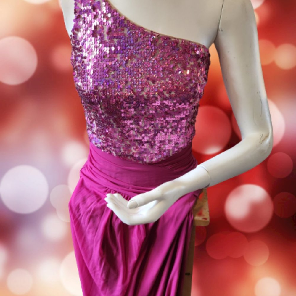 Adrianna Pappell 5/6 Sequin evening gown